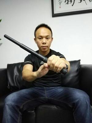 EKA甩棍 现代便携防护装备的典范